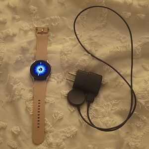 Samsung Galaxy 4 Watch with charger